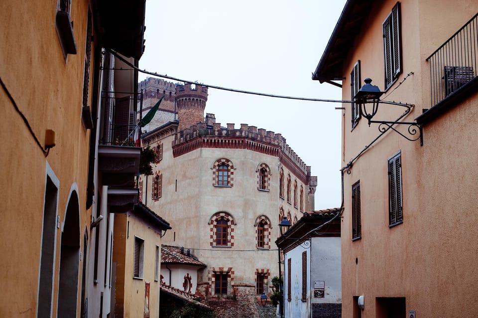 Walk in pretty places of Piemont Langhe region during a wine tour with sommelier to discover Barolo and Barbaresco wines