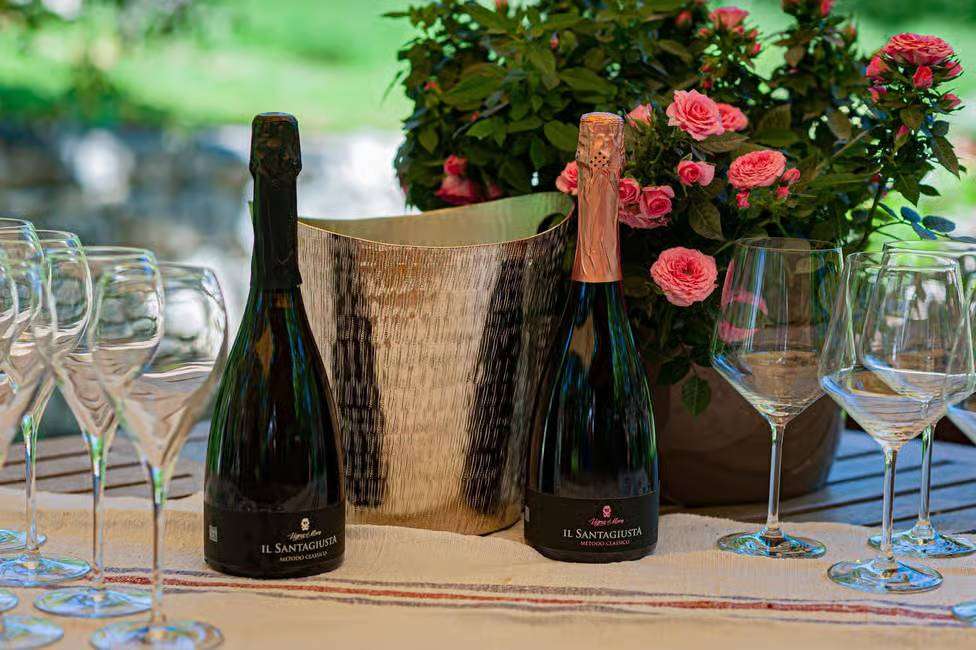 Goriano valli sparkling wine tasting at winery vigna di More