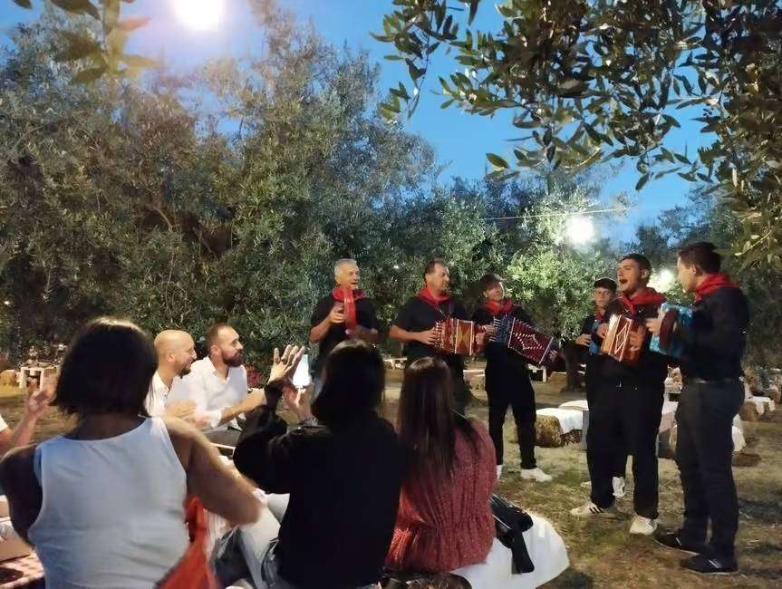 Musicians playing live music under the moonlight at Santa Maria Imbaro Azienda Agricola La Vinarte