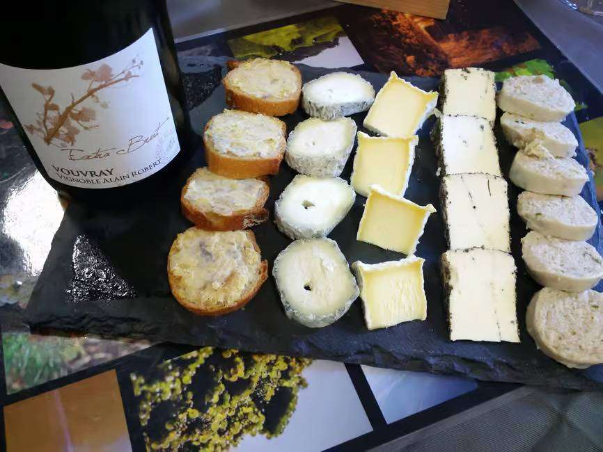 Cheese and wine pairing after Vouvray vineyards visit