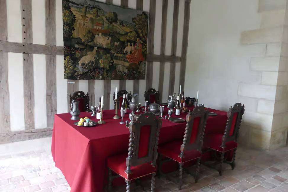 dining room of chateau de Buranlure, Loire Sancerre